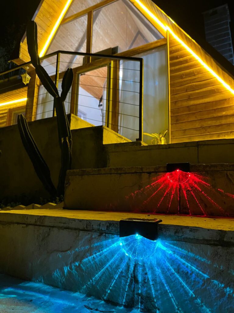 چراغ خورشیدی پله ای